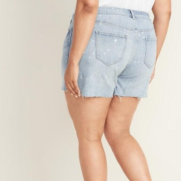 Old Navy Plus-Size Boyfriend Cut-Off Jean Shorts - Picture 2 of 3